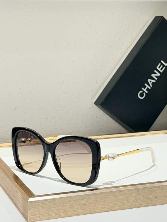 Picture of Chanel Sunglasses _SKUfw80443495fw